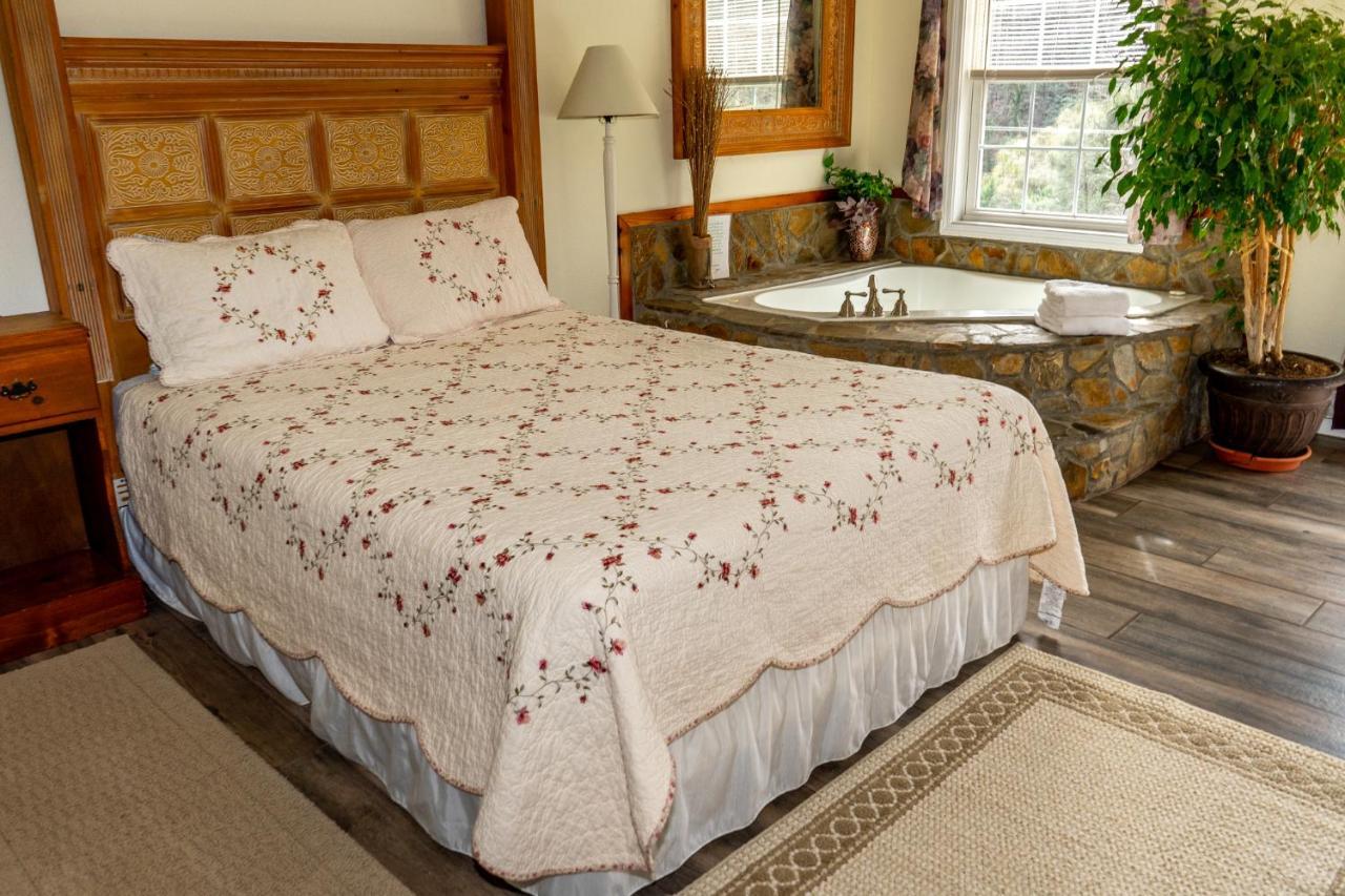 The Chimney Rock Inn & Cottages Екстер'єр фото